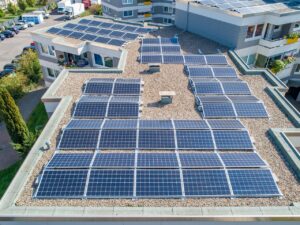 Keine große Herausforderung - Solaranlage Flachdach Befestigung